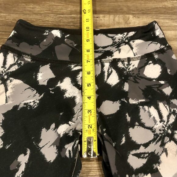 Beyond Yoga Leggings Small Black Gray White Geometric Pattern - Picture 5 of 10